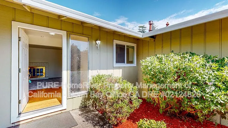 3 bed, 2.0 bath, 1372 sqft, $3,500 — Photo 3