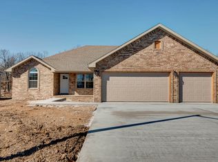 608 N Vermillion Dr, Strafford, MO 65757
