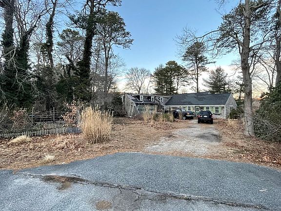 3rd image of 12 Pondview Cir