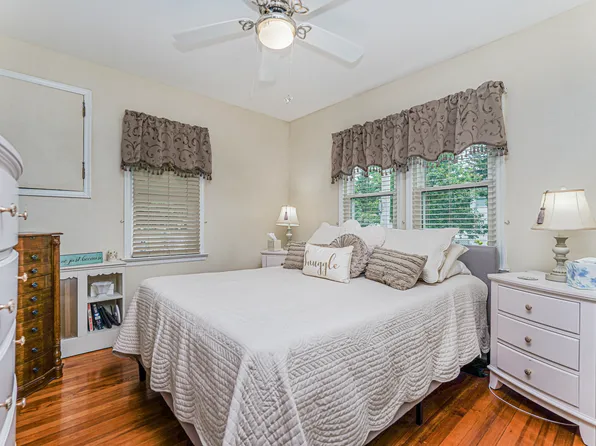 76 Whitman Avenue image 9 of 27