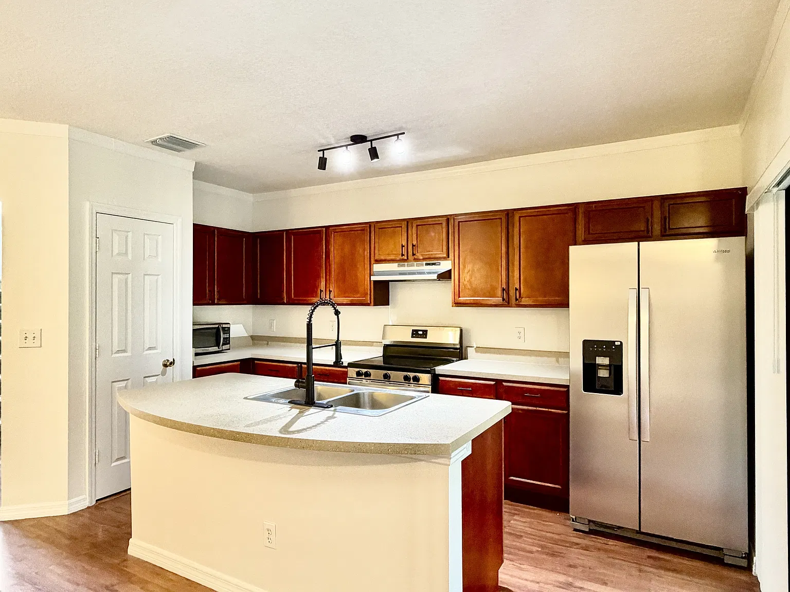 Blackwater Drive 1038 - 1 — Photo 3