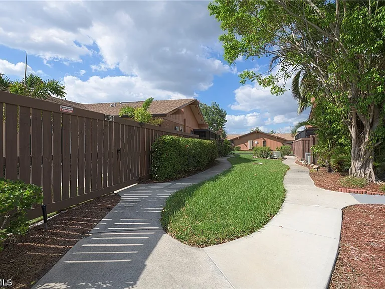 17334 Birchwood Ln — Photo 11
