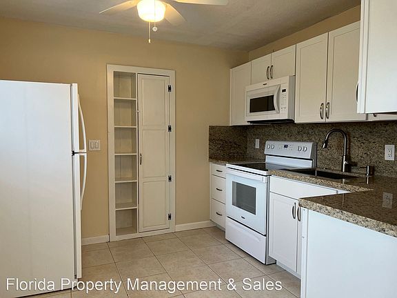 4th image of 6241 SW 38th Ct #E