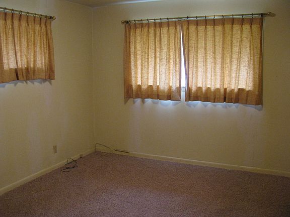 5th image of 2122 Orchid St