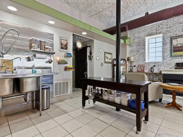 117 Kettle Moraine Dr S, Slinger, WI 53086