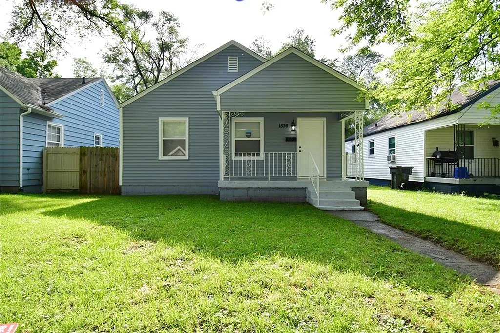 1836 Sharon Ave photo 1