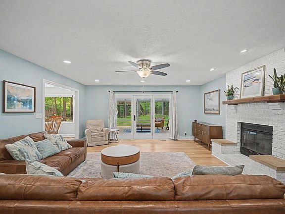 3rd image of 2886 Bentbrook Ln