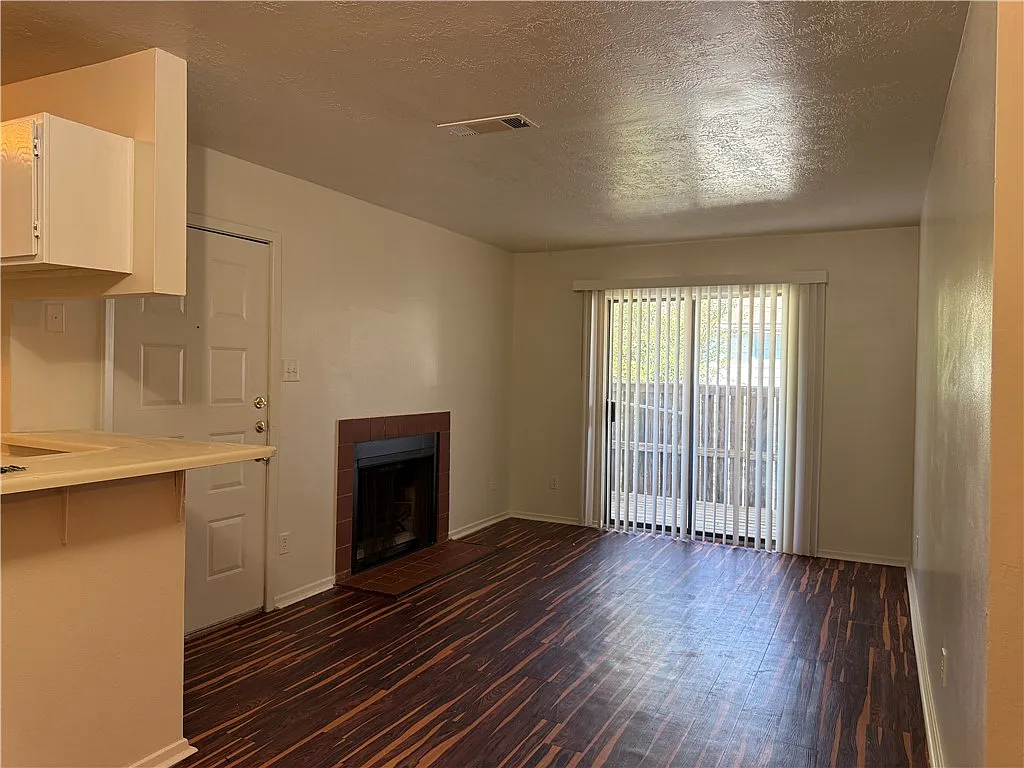 2 bed, 771 sqft, $850 — Photo 3