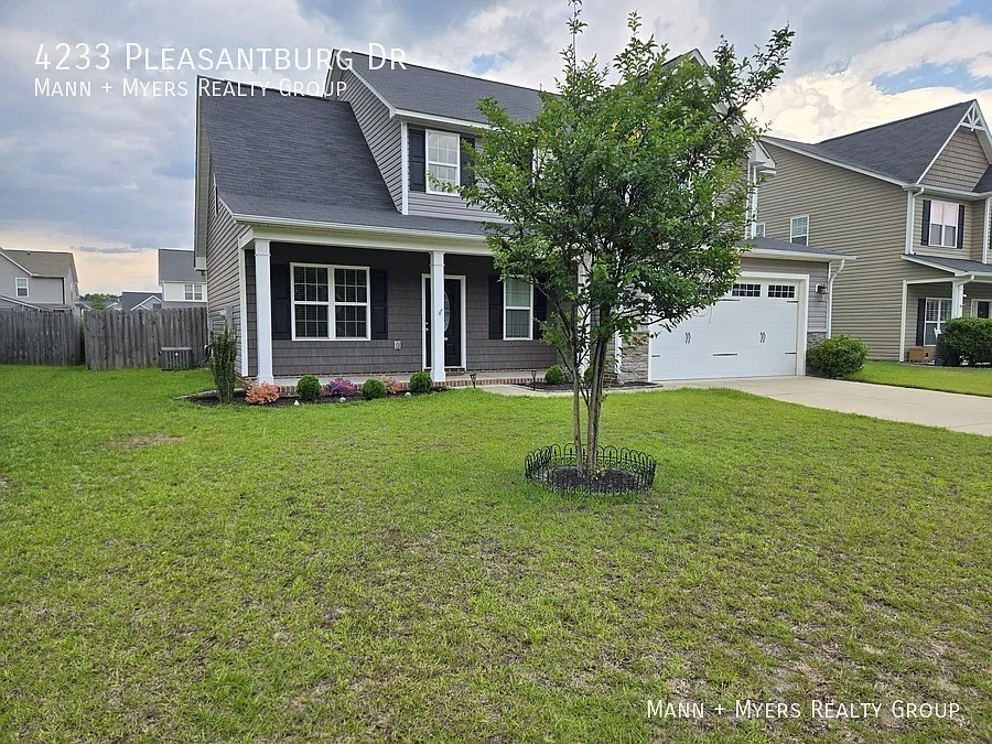 Beautiful Two-Story Home with Fenced Yard & Modern Finishes in Fayetteville, NC — Photo 3