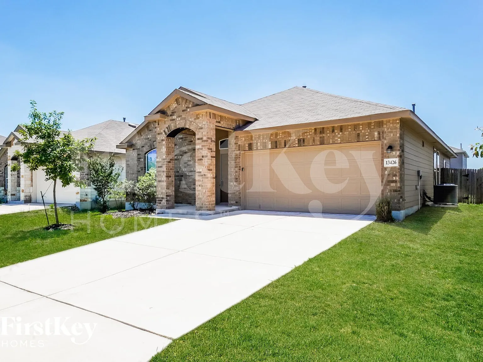 4 bed, 2.0 bath, 1748 sqft, $1,880 — Photo 2