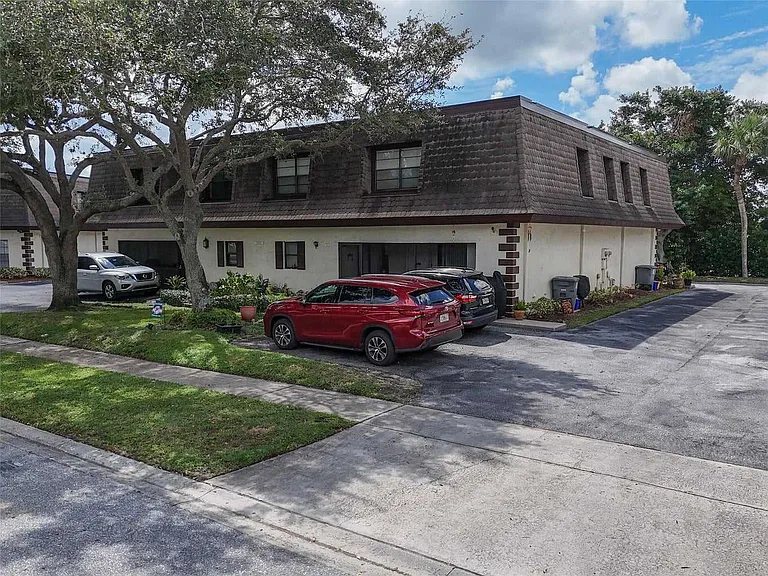 SW 61st Way — Photo 1