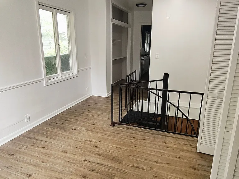 352 Main St — Photo 21