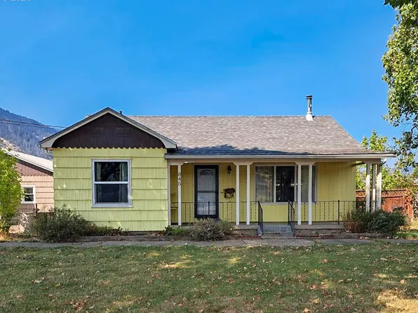 845 NE Riverside Dr, Myrtle Creek, OR 97457