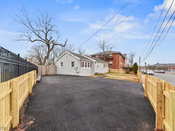 2 Roosevelt St, New Brunswick City, NJ 08901