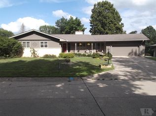 808 Brookside Dr, Audubon, IA 50025