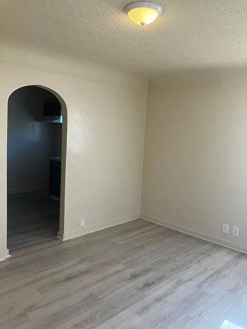 For Rent Newly Remodeled, 2 Bed / 1 Bath — Photo 3