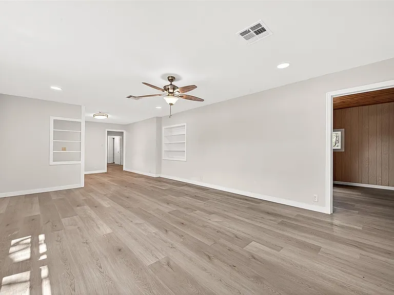 815 Brooks Ave — Photo 11