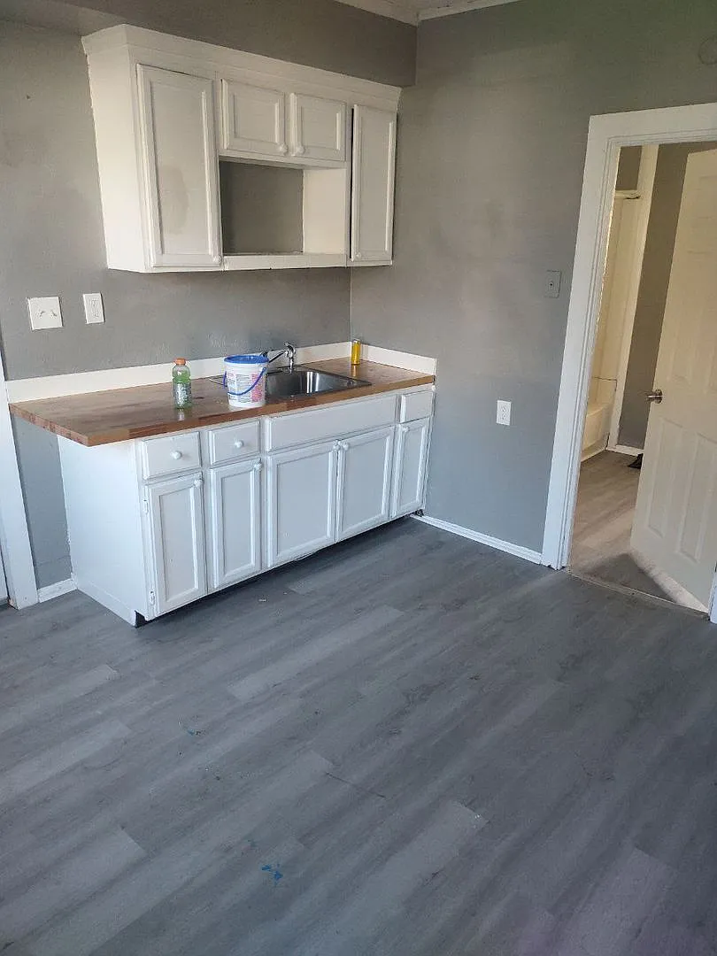 Cozy & Affordable 2-Bedroom Home at 4501 Hyde Ave — Photo 3