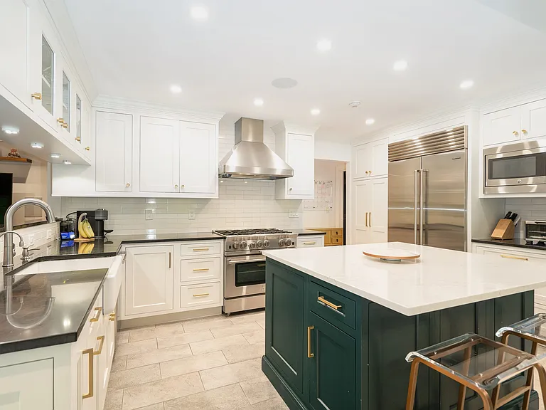 10 Loewen Ct — Photo 12