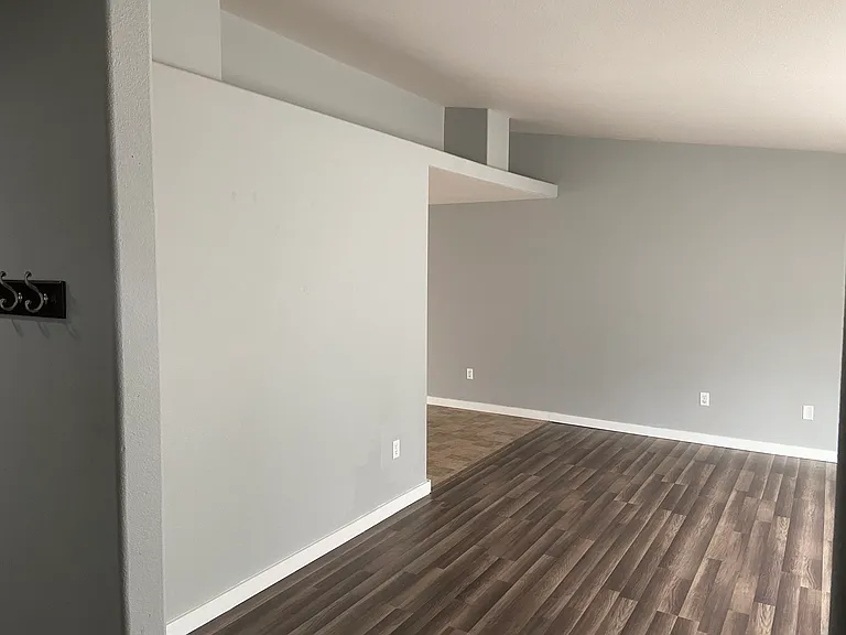 371 Bradley Way — Photo 2