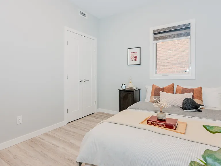 881 Grosvenor Ave — Photo 18
