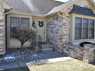 42625 Cedar Ridge Dr, Clinton Township, MI 48038