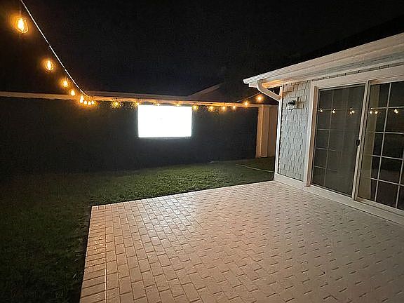 Outdoor Dining and Lounging 