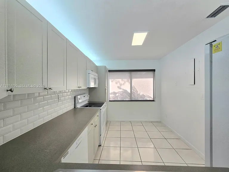15081 SW 127th Ct — Photo 7