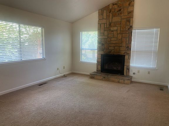 3rd image of 924 Sonoma Glen Cir