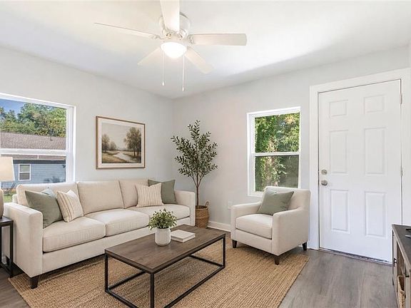 5th image of 808 Davis St