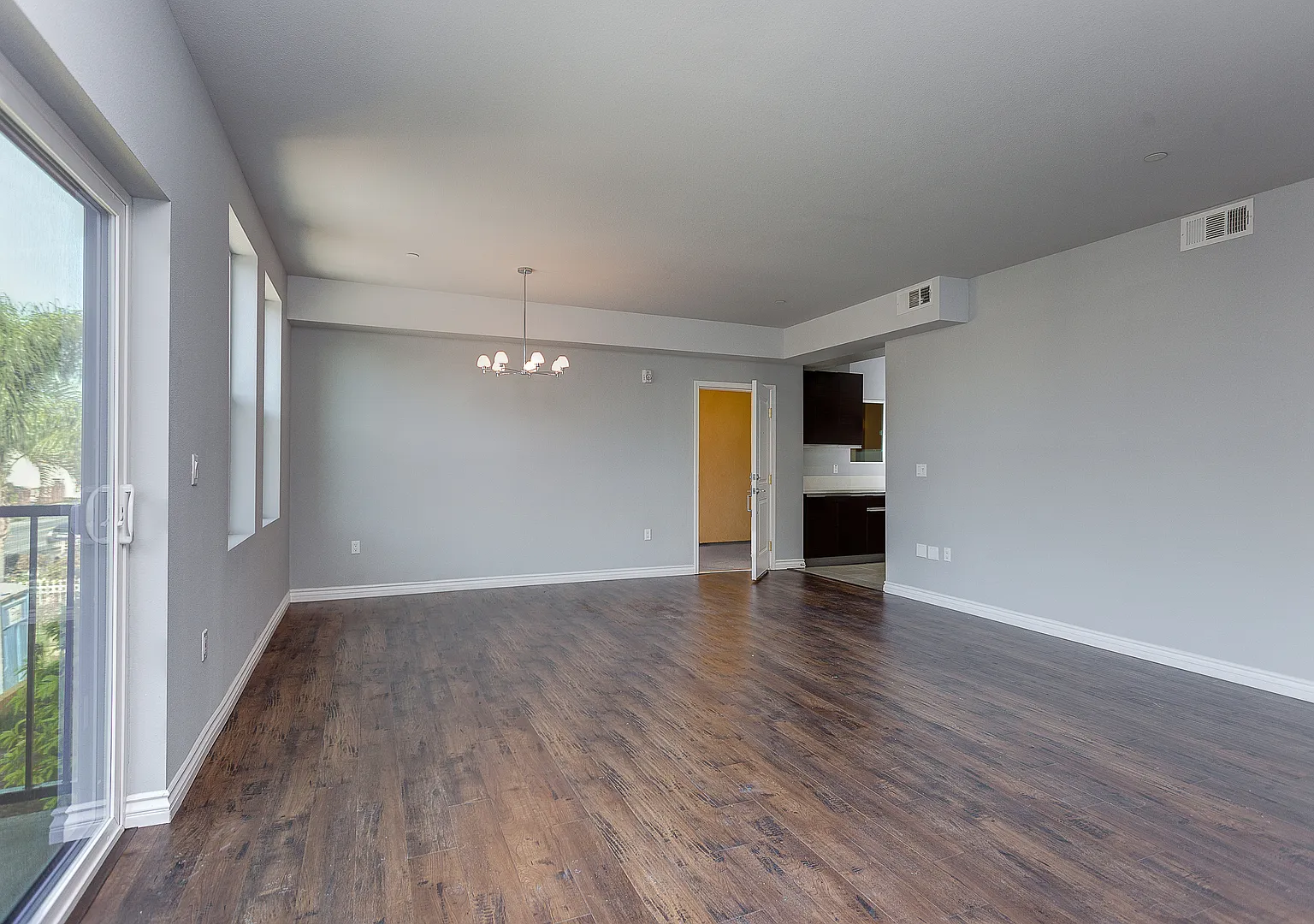 1036 S Norton Ave — Photo 4