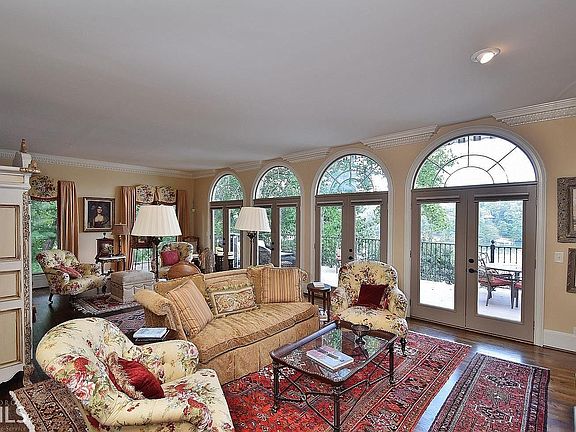5th image of 2410 Island Dr