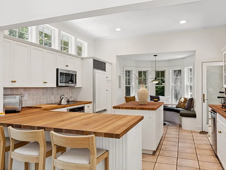4 Great Circle Rd — Photo 6