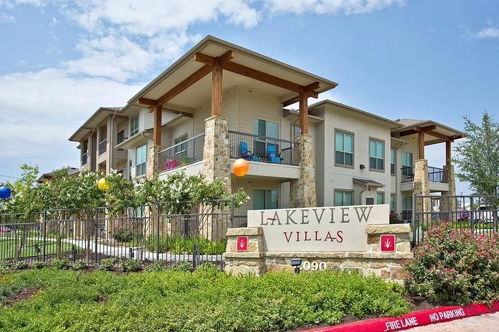 Lakeview Villas — Photo 2