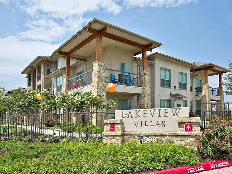Lakeview Villas — Photo 2