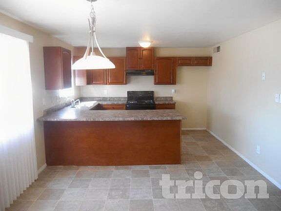 3rd image of 3701 E Greenway Ln