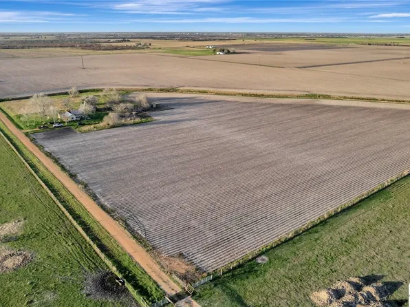 403 Swanson Rd, Victoria, TX 77905