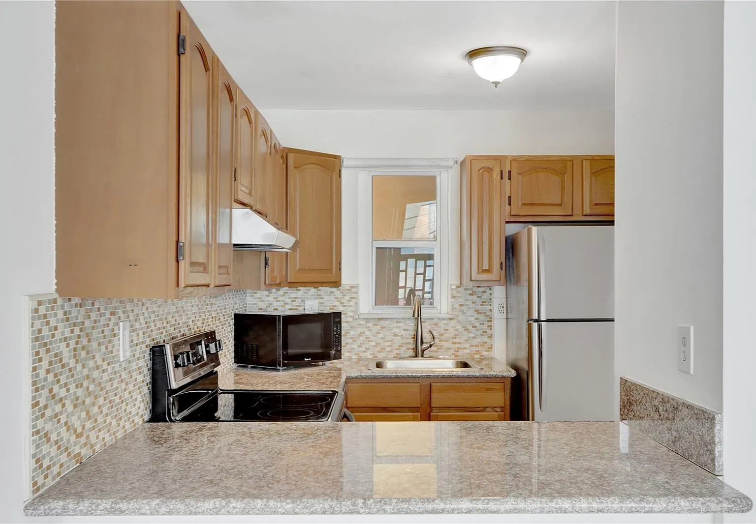 1 bed, 728 sqft, $1,800 — Photo 2
