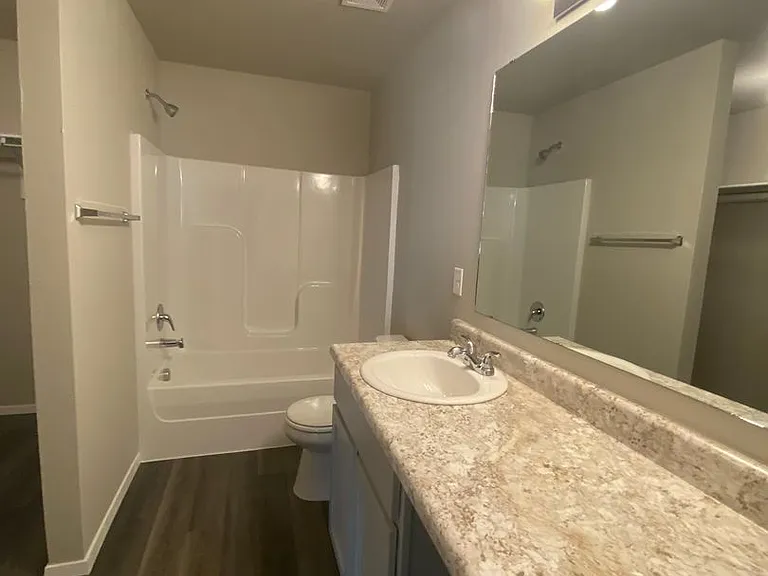 2704B Sidney St — Photo 13