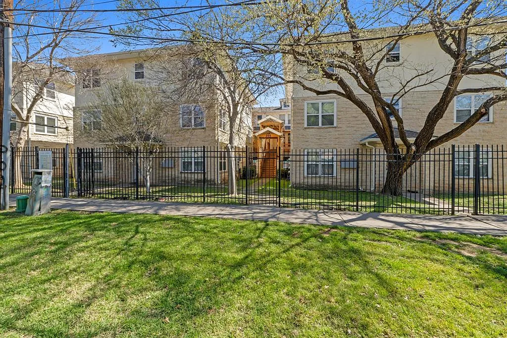 2 bed, 2.5 bath, 1147 sqft, $2,490 — Photo 1