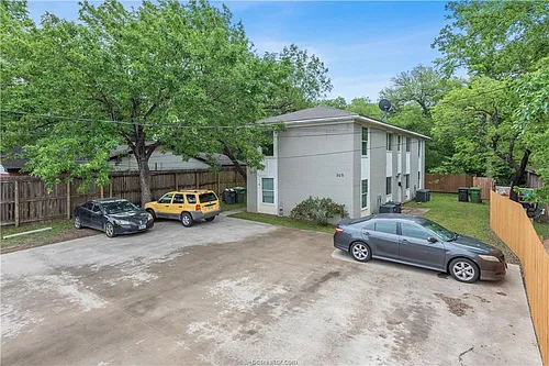 305 Ehlinger Dr #D Photo 1
