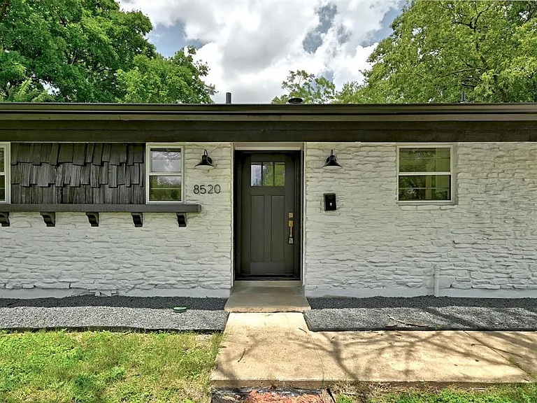 8520 Bradford Dr — Photo 32