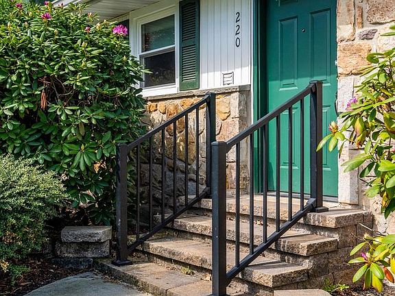 4th image of 220 Maple Springs Dr