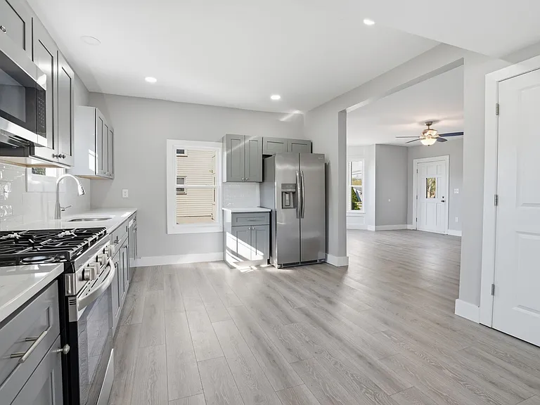 361 N Main St — Photo 17