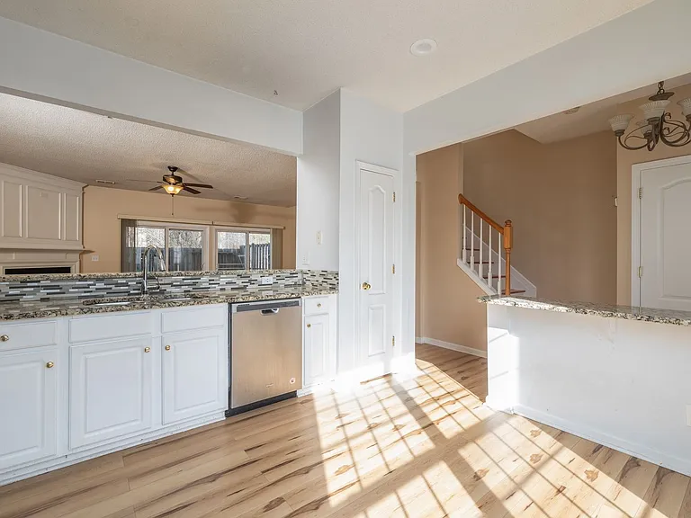 3959 Katherine Way — Photo 8