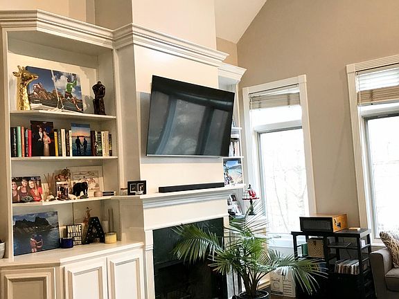Fireplace/Living Room