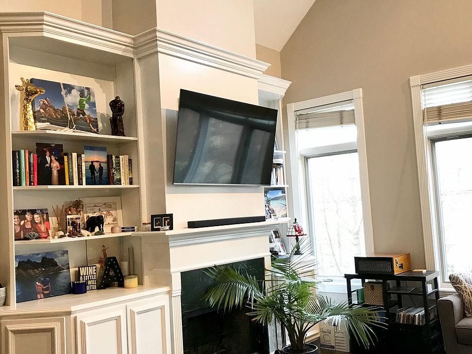 Fireplace/Living Room
