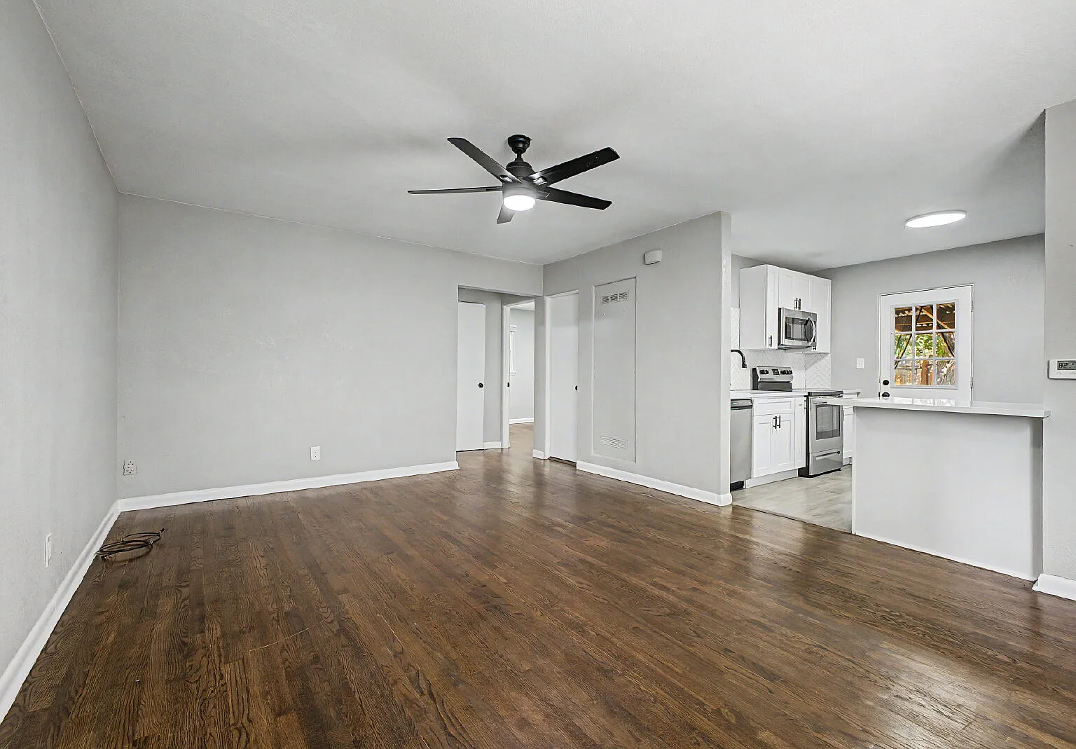 2 bed, 1.0 bath, 725 sqft, $2,150 — Photo 3