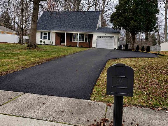 2nd image of 5 Woodford Ln