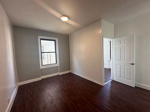 5th image of 2106 35th St #4th